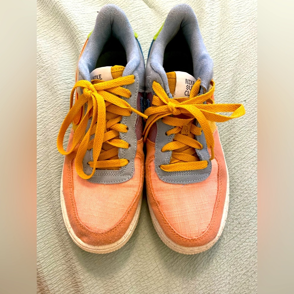 Nike Air Force 1 Low '07 LV8
Next Nature Sun Club